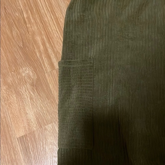 JODIFL Green Jumpsuit with Spaghetti Straps and Tapered Legs new medium - Picture 4 of 6